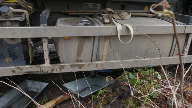 #16: LKW-Tank aufgerissen